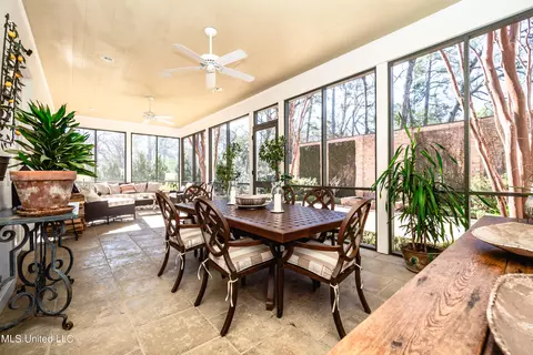 Dining - 835 Avondale St, Jackson, MS 39216 photo 4 of 4