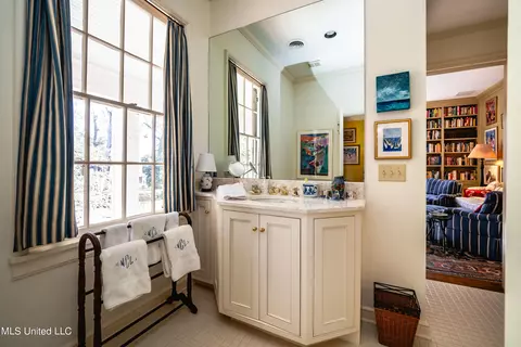 Bath - 835 Avondale St, Jackson, MS 39216 photo 2 of 4