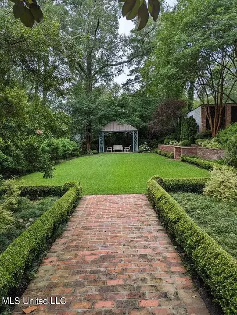 Exterior - 835 Avondale St, Jackson, MS 39216 photo 21 of 24