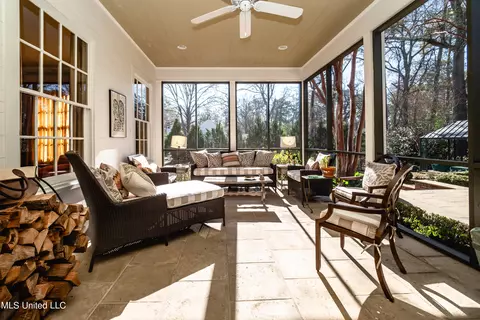 Exterior - 835 Avondale St, Jackson, MS 39216 photo 4 of 24