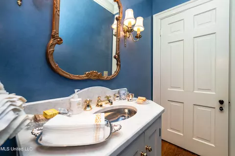 Bath - 835 Avondale St, Jackson, MS 39216 photo 1 of 4