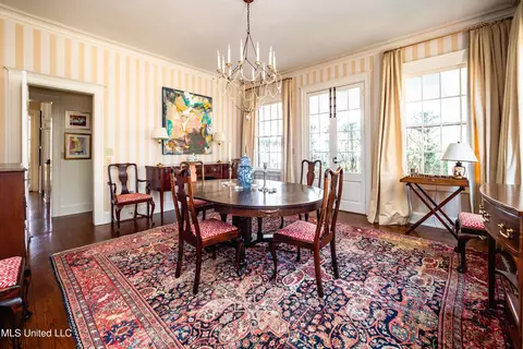 Dining - 835 Avondale St, Jackson, MS 39216 photo 1 of 4
