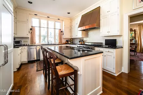 Kitchen - 835 Avondale St, Jackson, MS 39216 photo 2 of 7