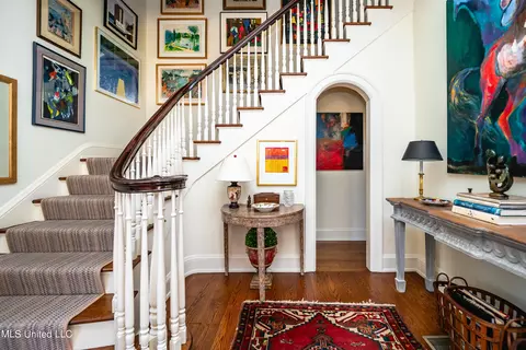 Entry Way - 835 Avondale St, Jackson, MS 39216 photo 2 of 4