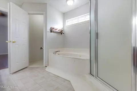 9654 N Geneva Loop, Olive Branch, MS 38654 photo 16
