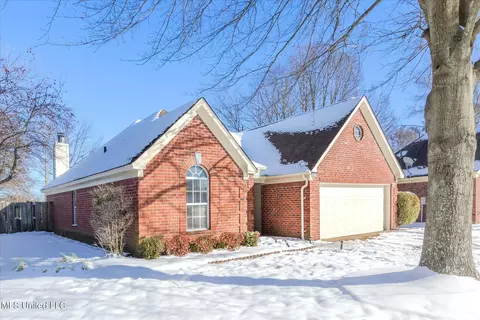 9654 N Geneva Loop, Olive Branch, MS 38654 photo 2