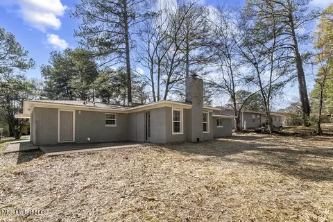 912 Pine Lake Dr, Jackson, MS 39206 photo 2