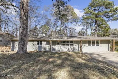 912 Pine Lake Dr, Jackson, MS 39206