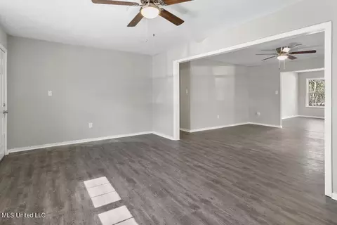 912 Pine Lake Dr, Jackson, MS 39206 photo 4