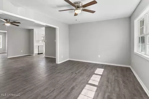 912 Pine Lake Dr, Jackson, MS 39206 photo 3