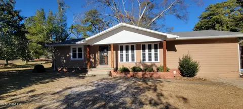 706 Beaverbrook Dr, Jackson, MS 39206