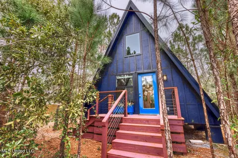 204 Venus St, Waveland, MS 39576