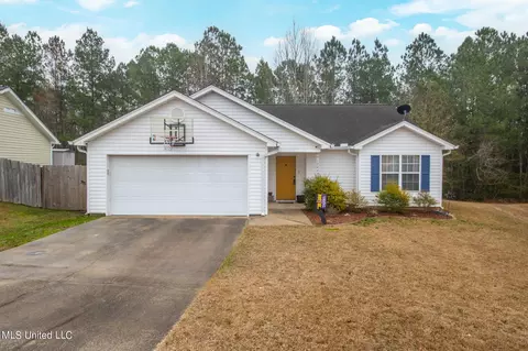 12049 Five Oaks Cir, Gulfport, MS 39503