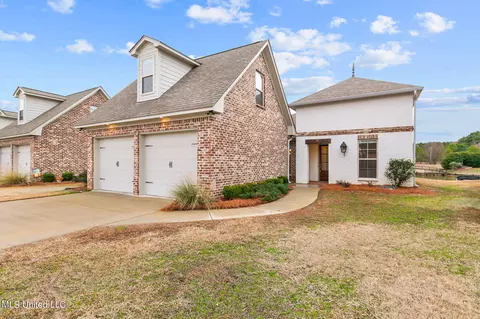31 Peninsula Dr, Madison, MS 39110