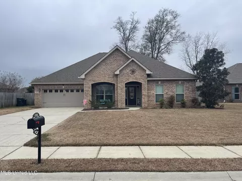 13103 Hawthorn Dr, Biloxi, MS 39532