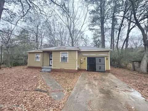 368 Fairhill Dr, Jackson, MS 39212