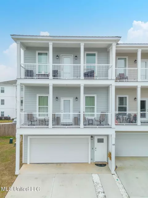 44 Oak Alley Ln, Long Beach, MS 39560