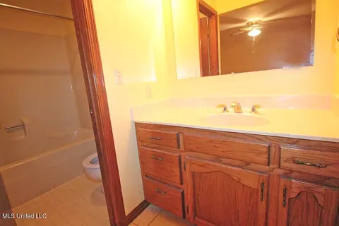 Bath - 112 Moody Dr, Lucedale, MS 39452 photo 3 of 6