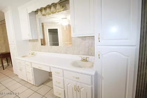 Bath - 112 Moody Dr, Lucedale, MS 39452 photo 2 of 6