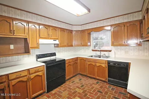 Kitchen - 112 Moody Dr, Lucedale, MS 39452 photo 4 of 7