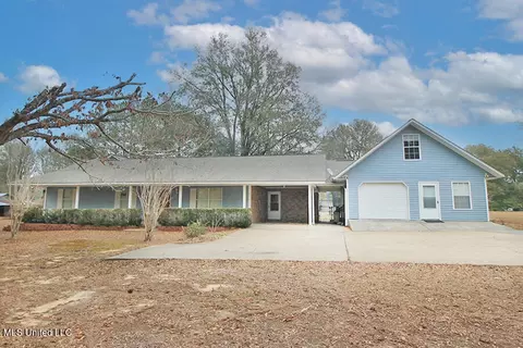 112 Moody Dr, Lucedale, MS 39452