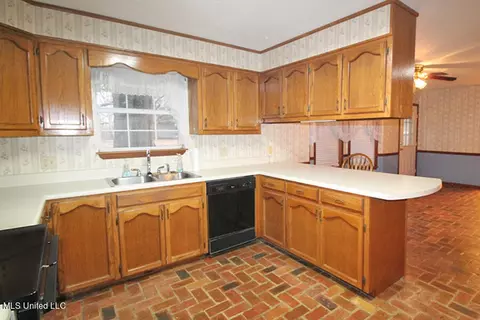 Kitchen - 112 Moody Dr, Lucedale, MS 39452 photo 5 of 7