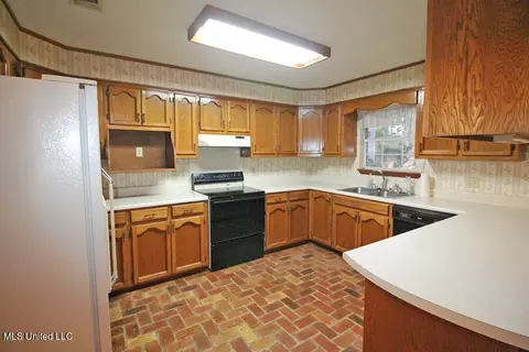 Kitchen - 112 Moody Dr, Lucedale, MS 39452 photo 3 of 7