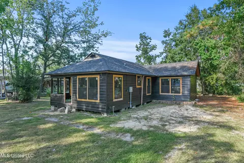 1904 Nicholson Ave, Waveland, MS 39576