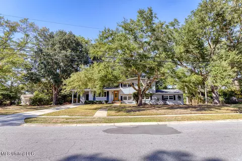2519 Ridgewood Rd, Ocean Springs, MS 39564