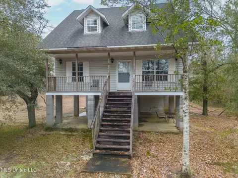 18299 Lake Ridge Dr, Saucier, MS 39574