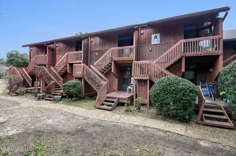206 Lakeside Villa #A, Diamondhead, MS 39525