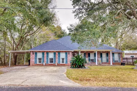 312 Alice St, Ocean Springs, MS 39564