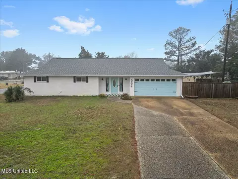 584 Royal Oak Dr, Pass Christian, MS 39571