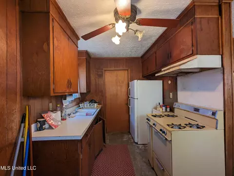 Kitchen - 14233 Highway 14, Sallis, MS 39160 photo 1 of 2