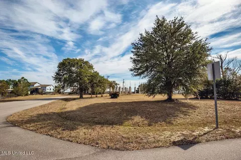 10071 Doty St, Biloxi, MS 39532 photo 3
