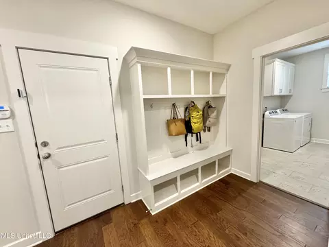 Entry Way - 187 Crossroads Blvd, Hernando, MS 38632 photo 2 of 3