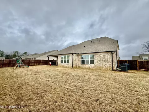 Exterior - 187 Crossroads Blvd, Hernando, MS 38632 photo 5 of 8