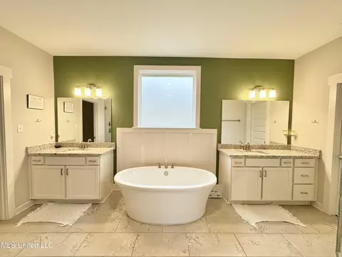 Bath - 187 Crossroads Blvd, Hernando, MS 38632 photo 1 of 7