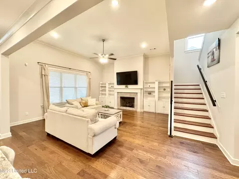 Living - 187 Crossroads Blvd, Hernando, MS 38632 photo 4 of 8