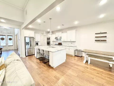 Kitchen - 187 Crossroads Blvd, Hernando, MS 38632 photo 4 of 5