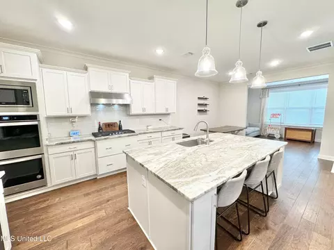 Kitchen - 187 Crossroads Blvd, Hernando, MS 38632 photo 2 of 5