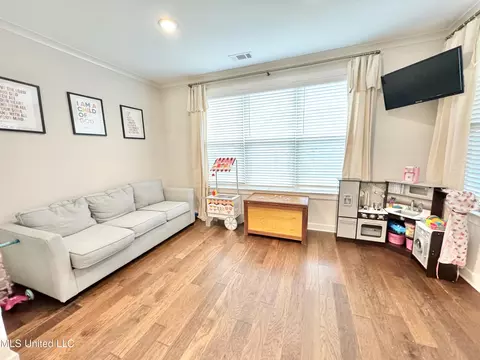 Living - 187 Crossroads Blvd, Hernando, MS 38632 photo 5 of 8