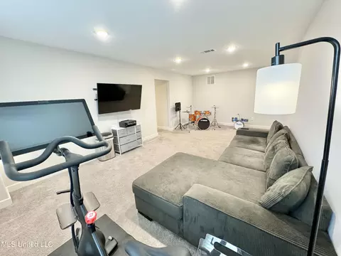 Living - 187 Crossroads Blvd, Hernando, MS 38632 photo 8 of 8