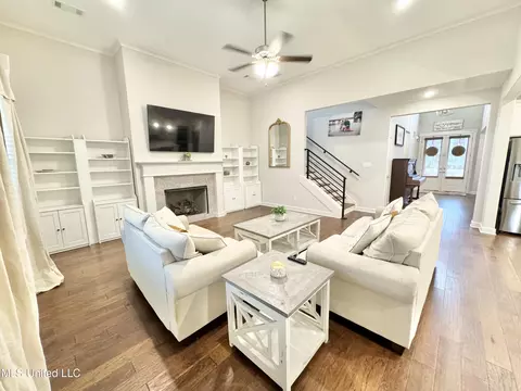 Living - 187 Crossroads Blvd, Hernando, MS 38632 photo 1 of 8