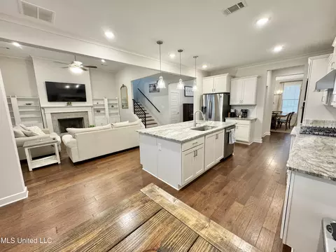 Kitchen - 187 Crossroads Blvd, Hernando, MS 38632 photo 3 of 5