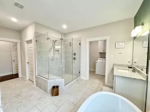 Bath - 187 Crossroads Blvd, Hernando, MS 38632 photo 4 of 7
