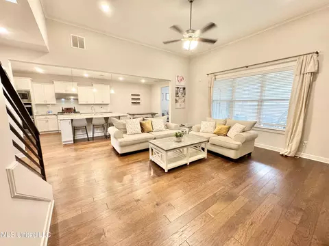 Living - 187 Crossroads Blvd, Hernando, MS 38632 photo 3 of 8