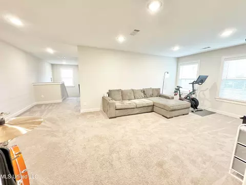 Living - 187 Crossroads Blvd, Hernando, MS 38632 photo 6 of 8