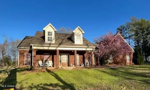 159 Rolling Oaks Ln, Senatobia, MS 38668