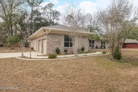Exterior - 79325 E Diamondhead Dr, Diamondhead, MS 39525 photo 2 of 5